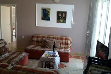 آپارتمان‌های توریست‌ها Monténégro Dans Un Site Exceptionnel Loue Des Hébergements Supérieurs Face Mer Avec Plage Privée à C