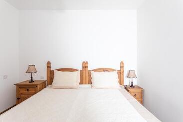 آپارتمانهای توریستها Sea View Apartment In St Paul S Bay