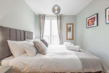 آپارتمان‌های توریست‌ها The Argyle Apartment   Luxury   Parking