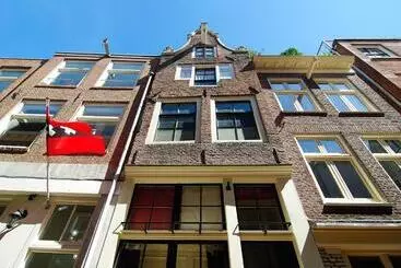 Aamiaismajoitus (B&B) Cosy Apartment Right In The City Center With Airco!