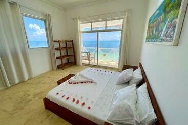 Отель Equalia Boutique