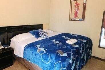 Hotel Kasa Kamelot Las Rosas