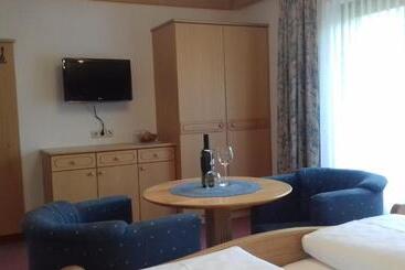 住宿加早餐  Haus Toriten