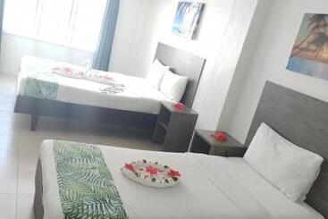 בית מלון כפרי Sailors Beach Fiji