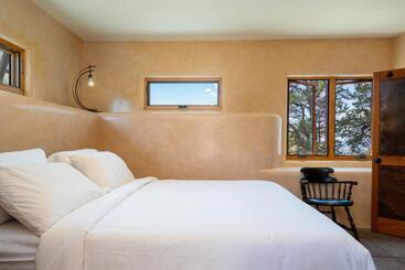 관광객 아파트 Earthship Retreat + 2 Spas + Incredible Views