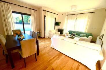 Apartamentos turísticos Irinas Country Home!