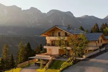 Apart Hotel Holzhackerin   The Charming Haus Am Berg