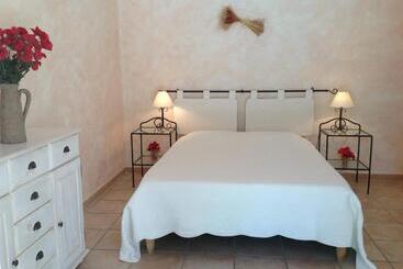 مبيت وإفطار Le Clos Des Cigales