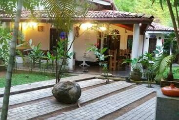 مبيت وإفطار Villa Ali