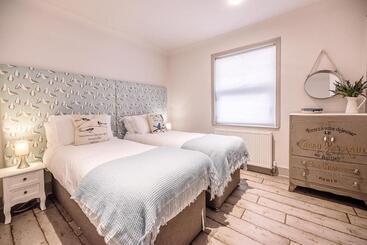 ツーリストアパートメント Saxon Lodge Cottage Felixstowe Air Manage Suffolk