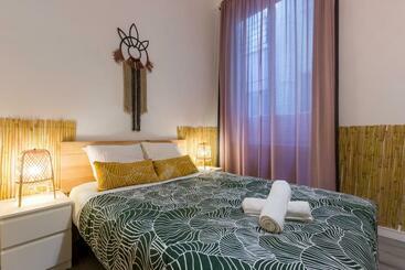 هاستل Social   Coliving & Coworking   Madrid