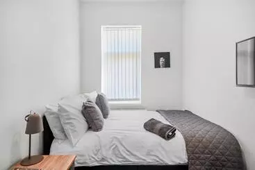 ツーリストアパートメント Modern Equipped 4 Br House In Central Stoke Free Parking