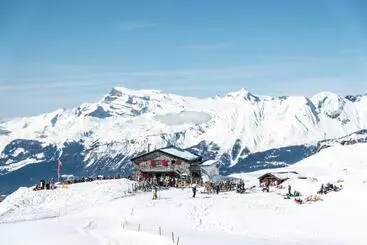 Retkeilymaja Cabane Bellatola