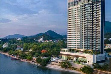 S Sriracha Hotel & Residence