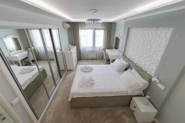 آپارتمان‌های توریست‌ها Saphir Stein Residence Apartment 19th