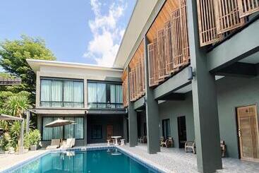 Hotel Look At Home Lamphun