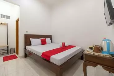 Hotel Reddoorz Syariah Near Summarecon Mall Bekasi