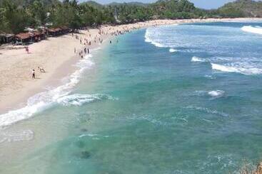 펜션 Harry S Ocean House Watukarung Homestay