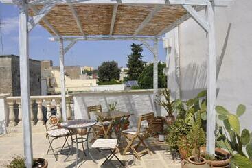 پانسیون Sisters House