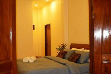 פנסיון Sweetville Home