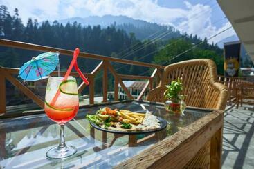 Pensão The Mad King S House & Cafe