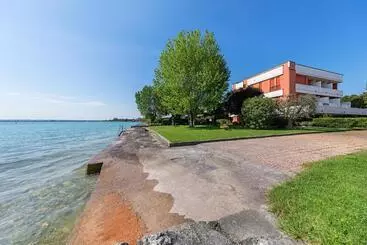 ツーリストアパートメント Splendid Apartment Pt 1 Sul Lago By Wonderful Italy