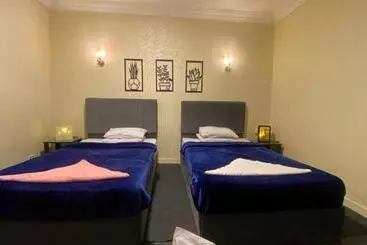 تختخواب و صبحانه Seven Pyramids View Inn