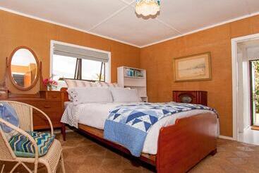 آپارتمانهای توریستها Vintage Pohutukawa Whangamata Bach