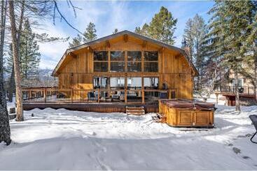 آپارتمانهای توریستها The Matterhorn I Hottub I Ping Pong I Chalk Wall