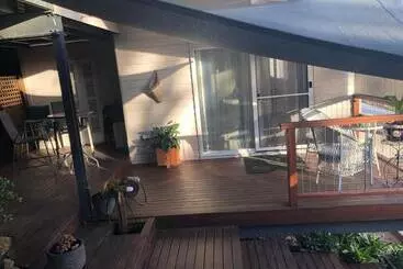 ツーリストアパートメント Self Contained Apartment, Queen Bed, Own Deck & Great Views