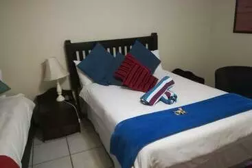 پانسیون Harties Lake House   10 Sleeper Hartbeespoort Dam