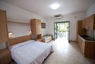 בקתות Spiaggia Lunga Camping