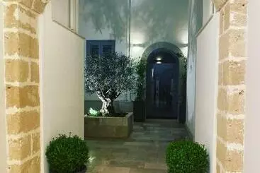 تختخواب و صبحانه Satyria Apartments