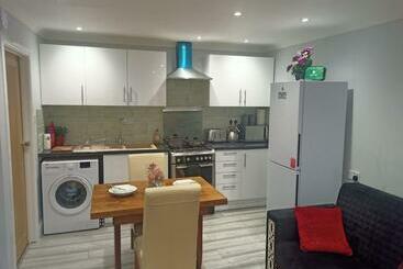 דירות לתיירים Homey Studio In Newport Perfect For Couples & Travelers