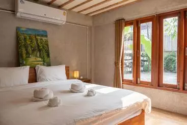 Hotel Banmai87 Guest House บ้านไม้87 เกสต์เฮ้าส์