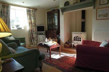 Hound House Bed & Breakfast