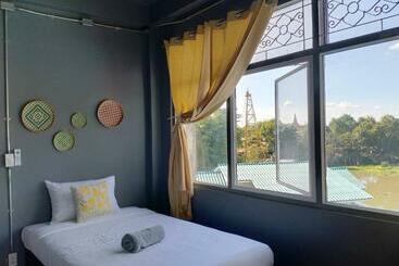 Panzió Tharuadaeng Old City Ayutthaya ท่าเรือแดง กรุงเก่า อยุธยา