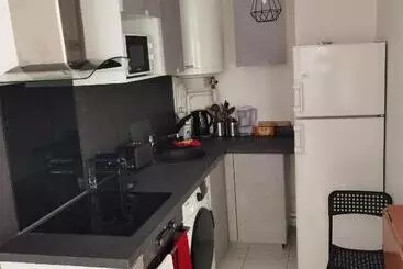 ツーリストアパートメント Home Up Bezons