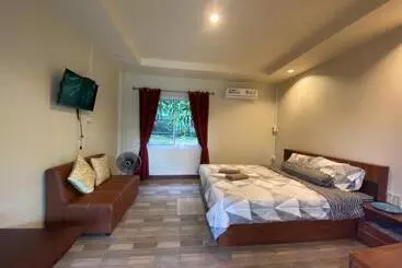 Pension นพรัตน์การ์เด้นฮิลล์