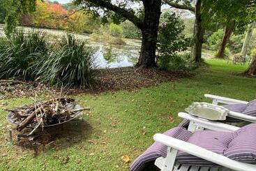 Pensió Maleny Lake Cottages