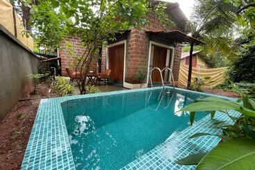 Apartaments turístics Cheerful 3 Bedroom Villa With Private Plunge Pool, Candolim, Goa