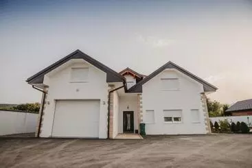 آپارتمان‌های توریست‌ها Grand Villa Bosnae