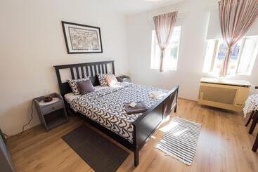 Apartamenty turystyczne Lankás Vendégház   Hollókő