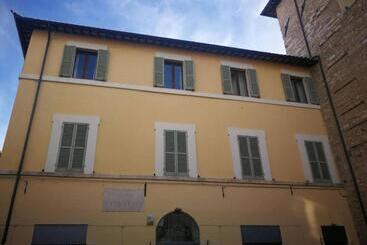 پانسیون St Francis Apartaments