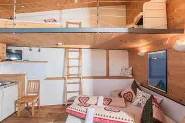 Albergue Hocheckhuette On Top Of The Kitzbuehel Hahnenkamm Mountain