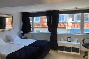 آپارتمان‌های توریست‌ها Beach House Hollywood