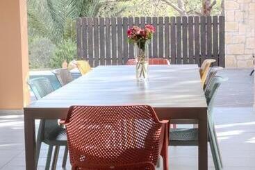 Apartamenty turystyczne Pine And Olive Seahouse