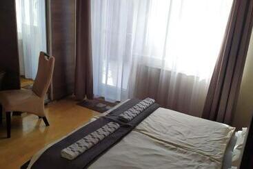 مبيت وإفطار Szilvia Panzió Gyomaendrőd