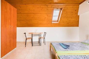 هتل آپارتمان Azure House