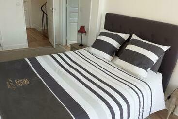 Nocleg ze śniadaniem Centre Ville, Chambre Indépendante 20m2 Et Sa Salle De Bain Privée